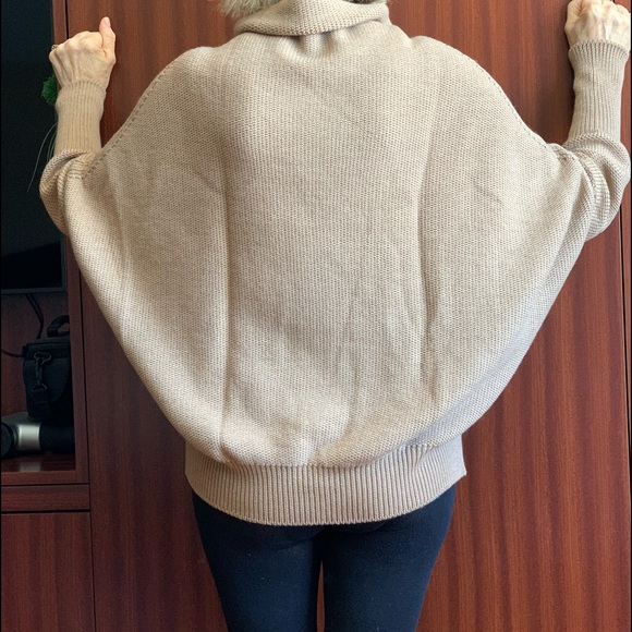 GUCCI Rear 100% Wool Sweater with wood LOGO GG on side.Hard to find. s M - Picture 15 of 16